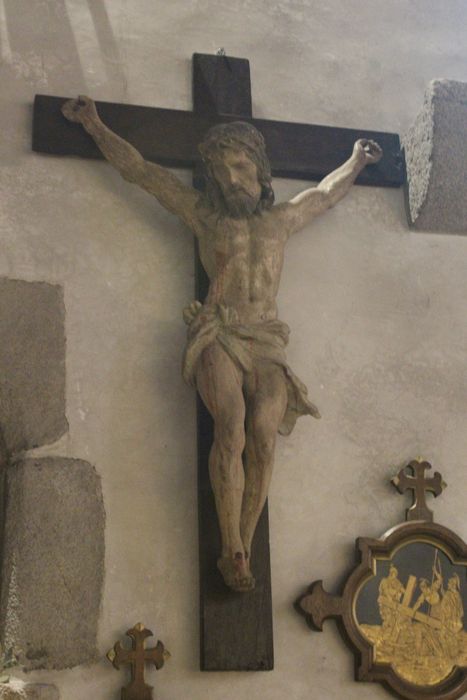 statue : Christ en croix