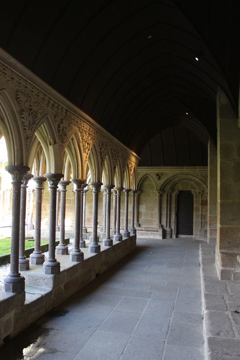 Cloître, galerie sud, vue partielle