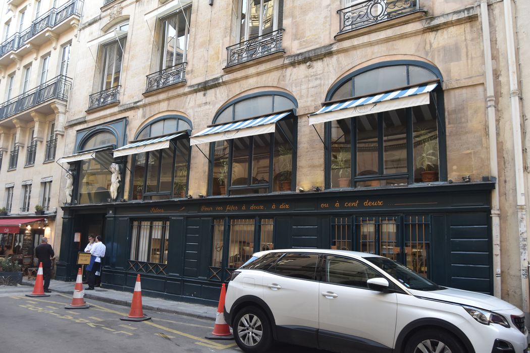 façade sur la rue de Beaujolais, vue partielle