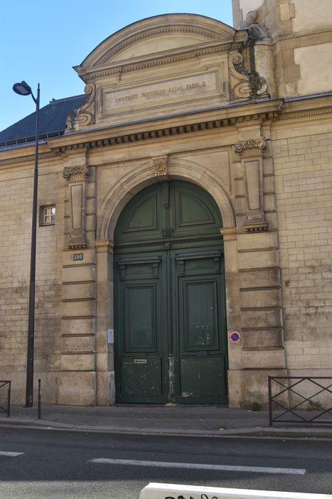 portail d'accès sur la rue Vaugirard