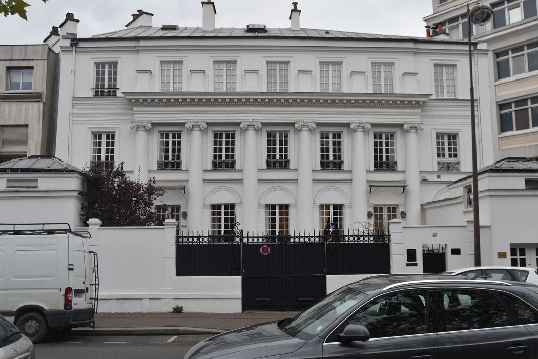 façade sur le boulevard Richard Lenoir