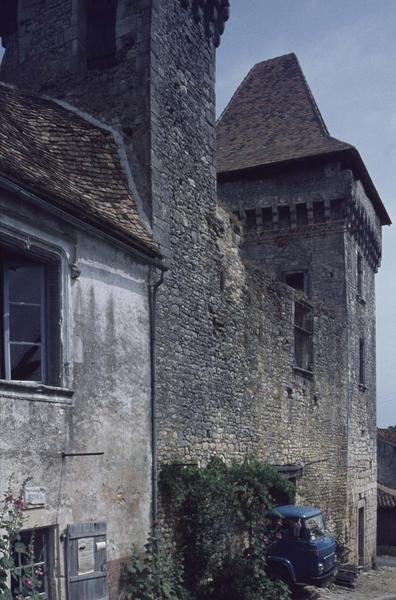 Tour d'angle et façade