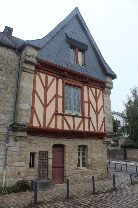 façade sud-est sur rue, vue partielle