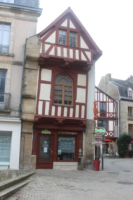 façade nord sur la place de la République