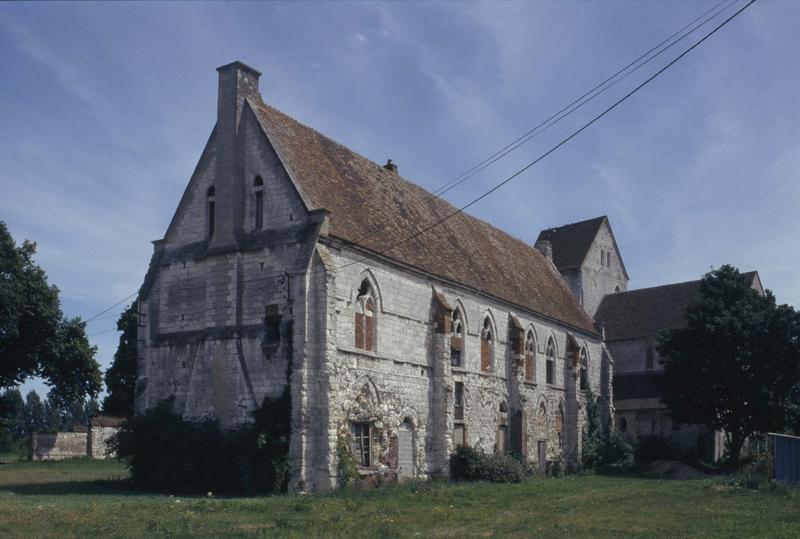 Le bâtiment principal, réfectoire-dortoir, et ensemble sud de l'église