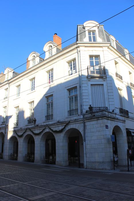 façade sur la rue Royale