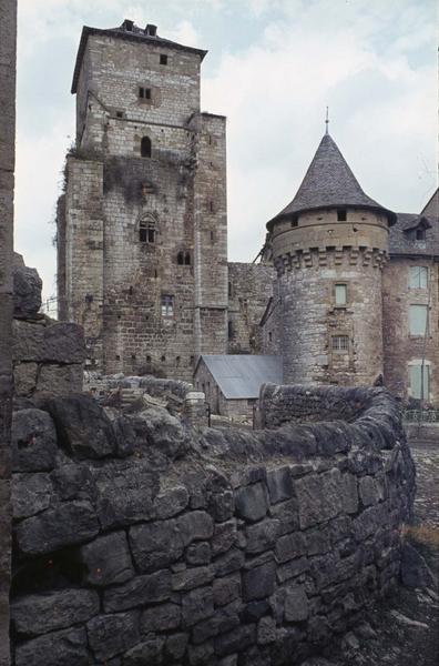 Donjon et tourelle côté ouest