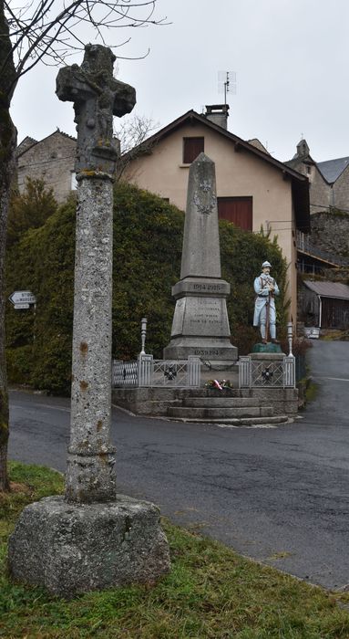 vue générale de la croix dans son environnement