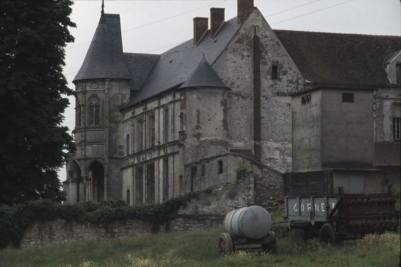 Rotonde de la chapelle et façade vues en perspective