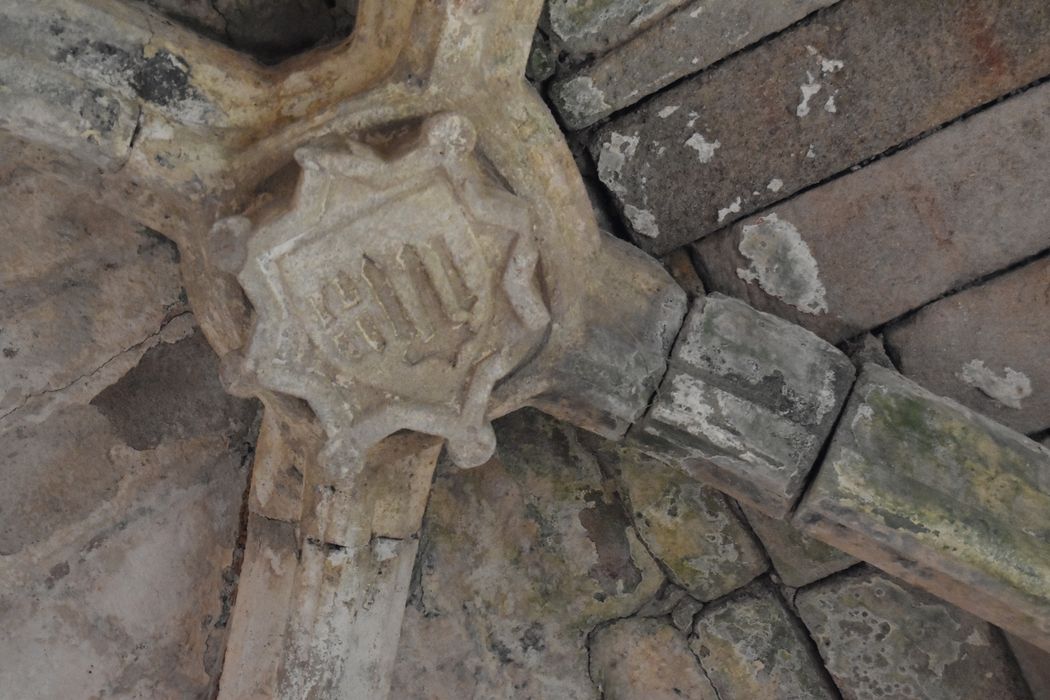 chapelle latérale sud, détail de la clef de voûte