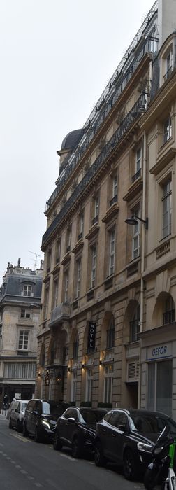 façade sur la rue de Valois