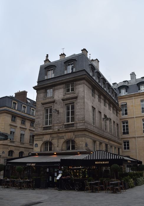 façades place de Valois