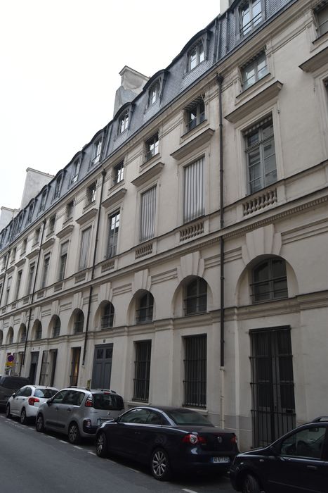 façade sur la rue de Valois