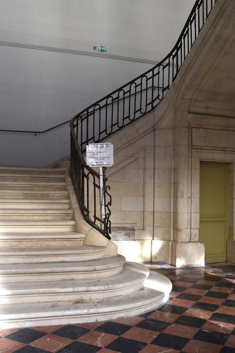 escalier monumental sud, vue partielle
