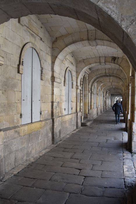 galerie sur la rue du Palais