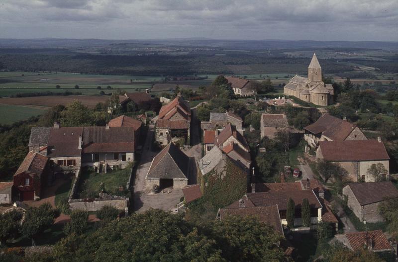 Vue générale du village, ensemble est de l'église