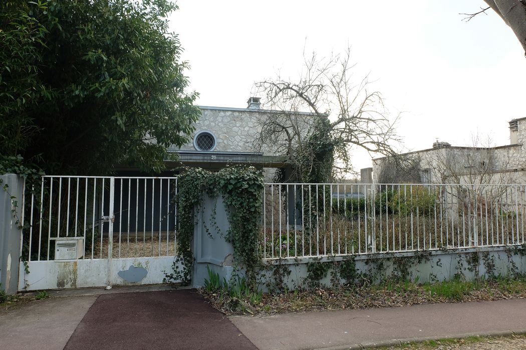 vue partielle de la façade sur rue