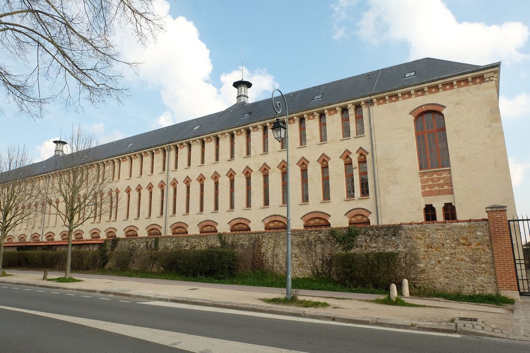 bâtiment ouest, façade ouest, vue partielle