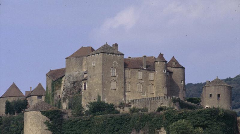 Ensemble avec tours, côté jardin