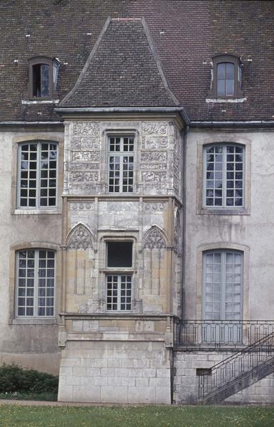 Ancien hôtel de ville : tourelle du palais abbatial de Jacques d'Amboise