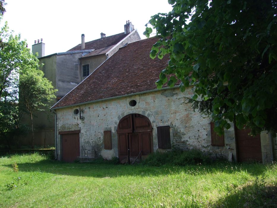 bâtiment des communs, façades est