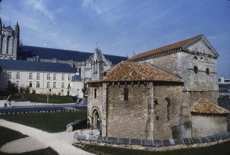 Ensemble sud-est, clocher de la cathédrale à l'arrière-plan