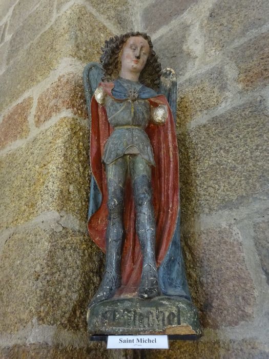 statue (petite nature) : saint Michel