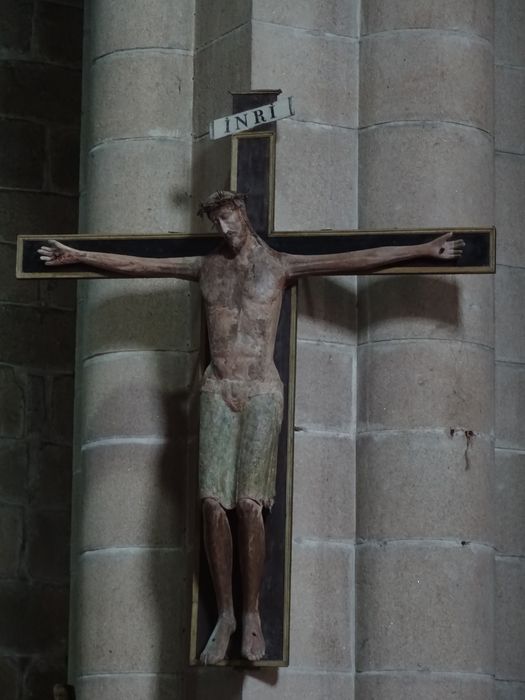 statue : Christ en croix