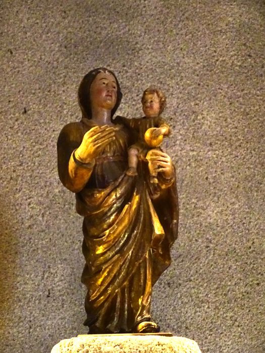 statue : Vierge à l’Enfant