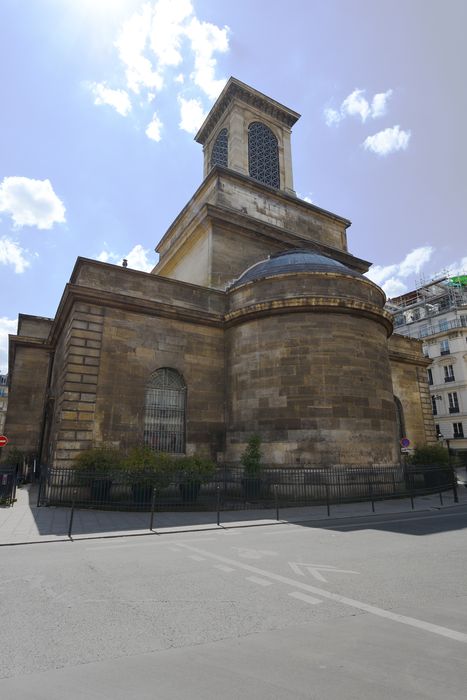 façade sur rue, arrière