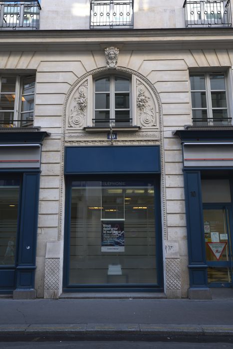 façade sur rue, détail porte