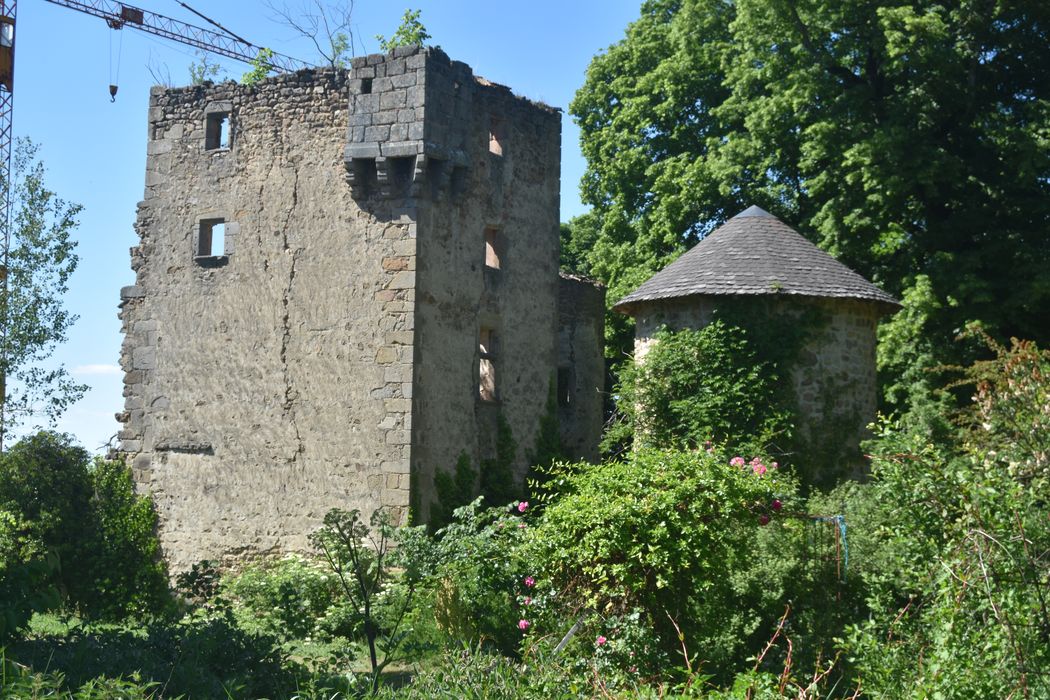 vue partielle des ruines des façades sud et est