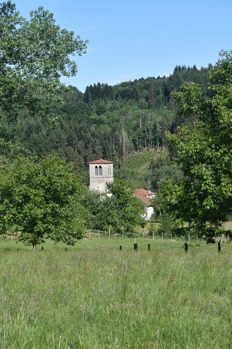 vue partielle de l’église dans son environnement depuis le Nord-Ouest