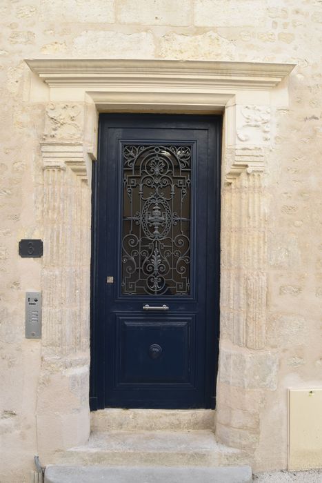 porte d’accès sur rue