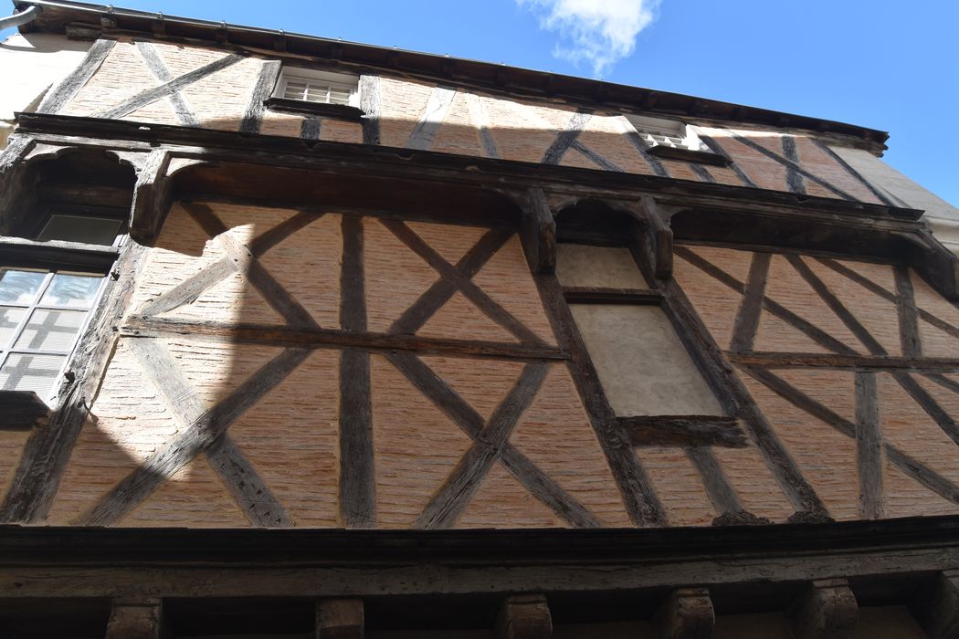 façade sur la rue du Petit-Saint-Jean, vue partielle