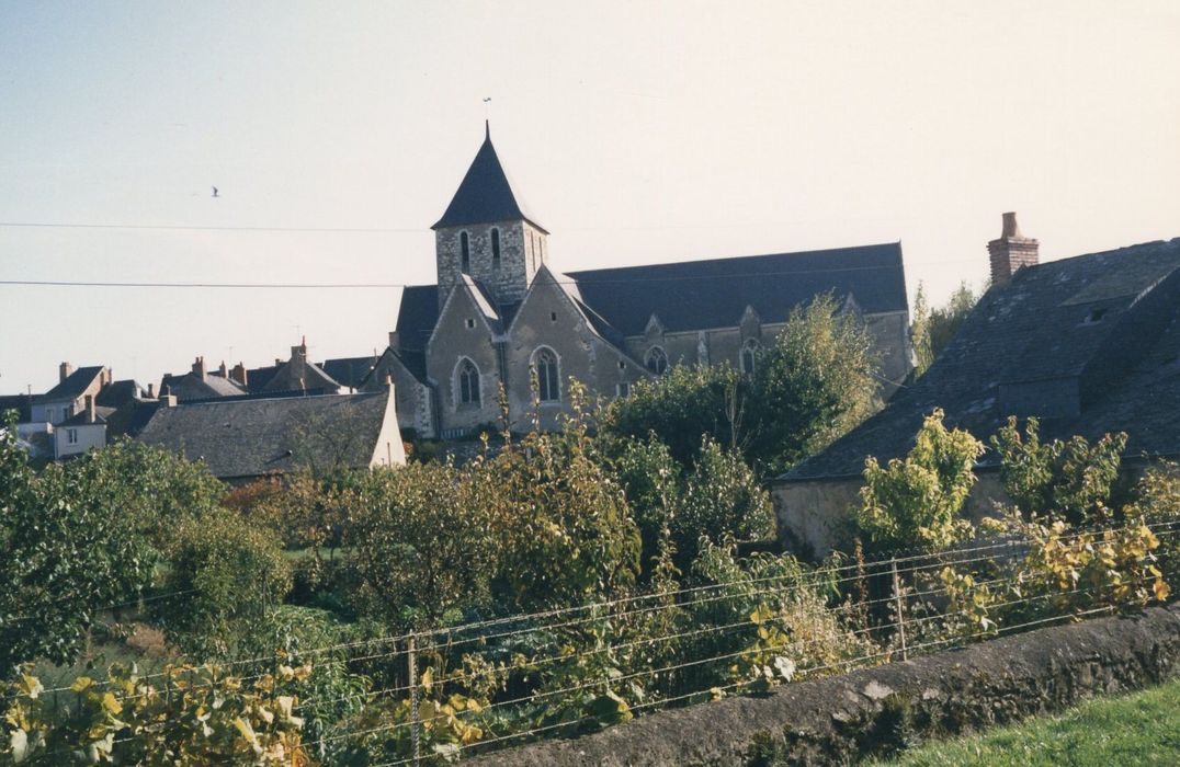 vue partielle de l’église dans son environnement depuis le Nord