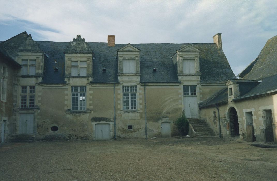 façade sud-est sur la cour d’honneur