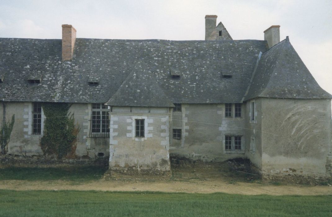 logis, façade nord-ouest, vue partielle