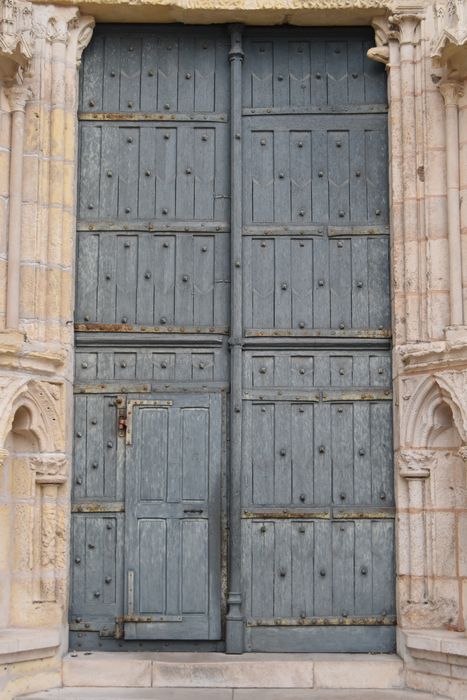 vantaux du portail de gauche de la façade ouest