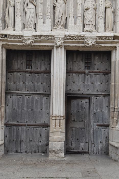 vantaux du portail ouest - © Ministère de la Culture (France), Médiathèque du patrimoine et de la photographie, diffusion RMN-GP