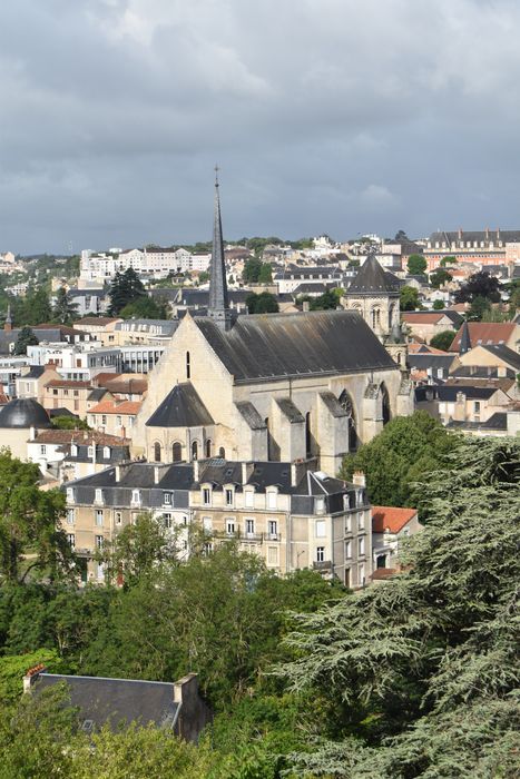 vue générale de l’édifice dans son environnement depuis le Nord-l’Est