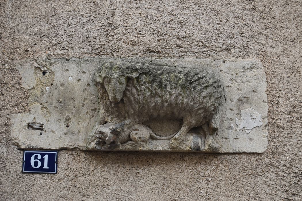 façade sur rue, détail de l’enseigne