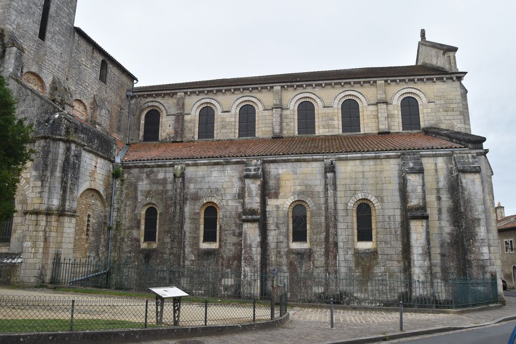 façade latérale nord, vue partielle