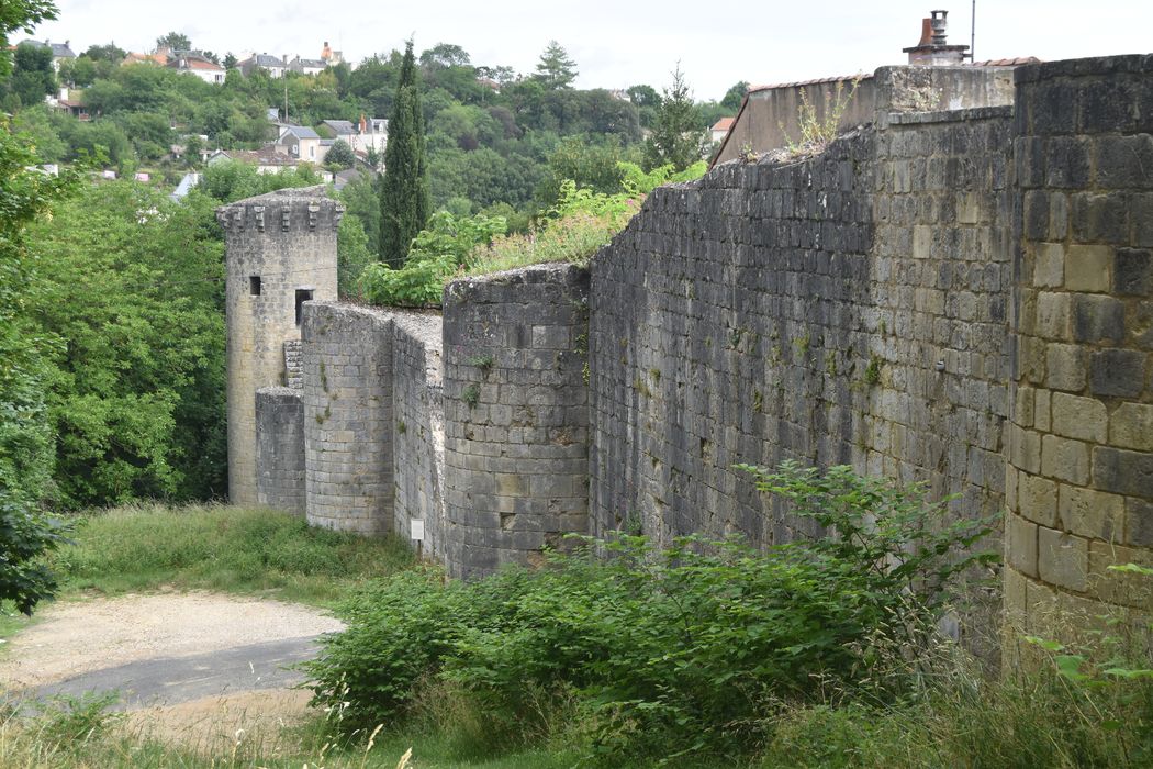 anciens murs de clôture ouest, tour de Vouneuil