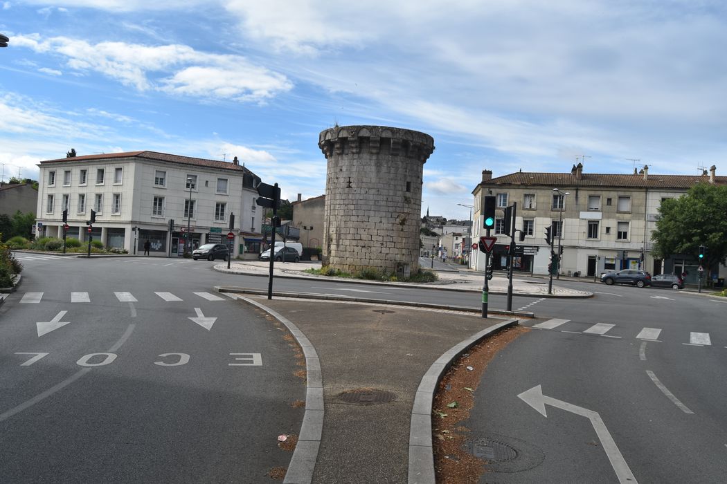 vue générale de la tour du Cordier dans son environnement depuis le Nord