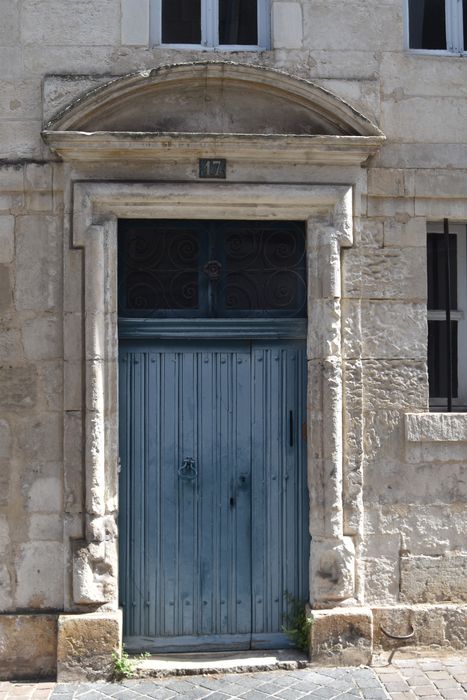 porte d’accès sur rue