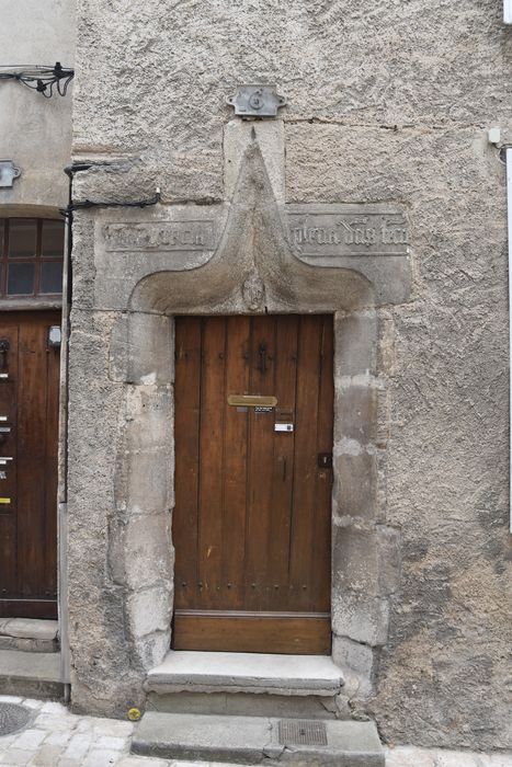 porte d’accès sur rue