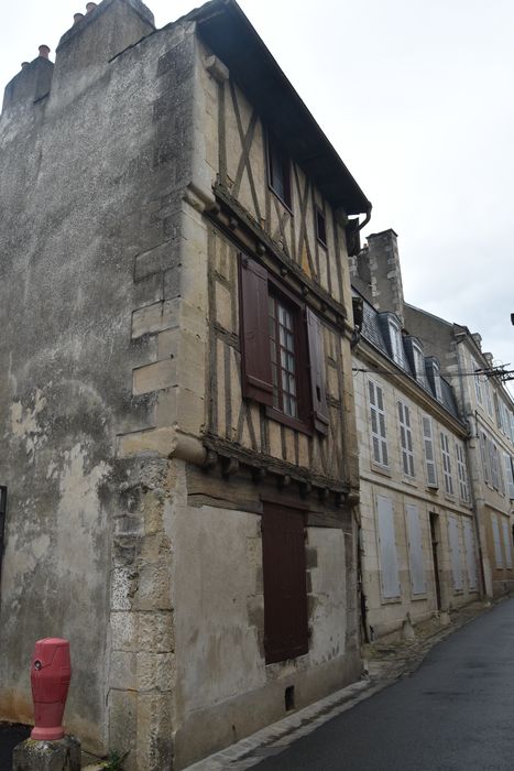 façade sur rue, vue partielle