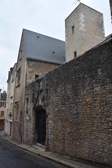 façade sur rue, vue partielle