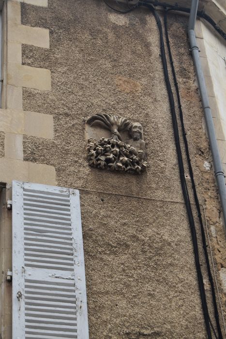 façade sur rue, détail de  l'enseigne